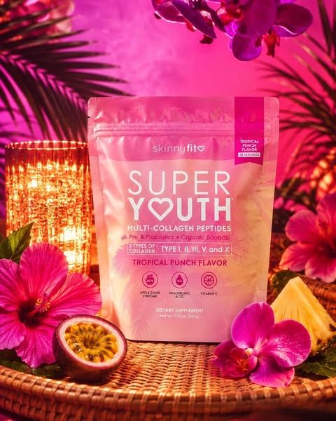 SkinnyFit image Facebook ad: Tropical Punch, on vacation mode. 🌺🍍 What's in the bag: multi-collagen peptides with 5…